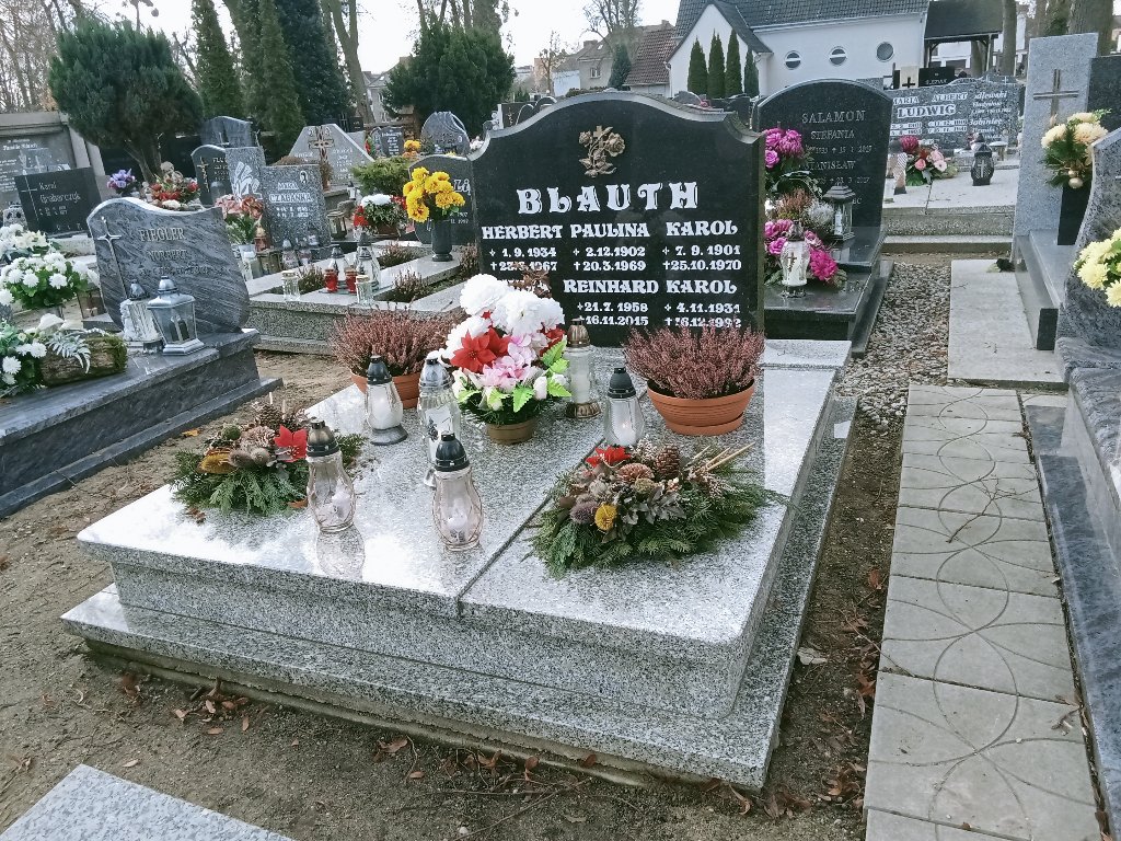 Grób Karol Blauth